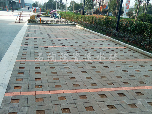 【成都高新區昆華路】陶瓷透水磚項目工程